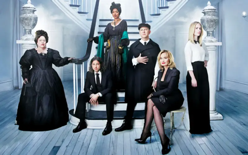 Actores principales de American Horror Story Coven en sus papeles de brujas